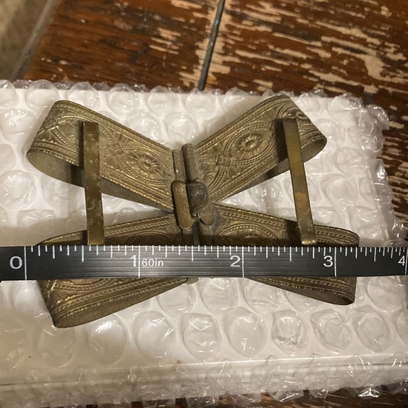 Antique ladies belt buckle . Very ornate design and old style for that vintage - Picture 4 of 10